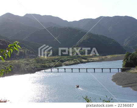 四萬十川 洪水期間連通淹沒的地方 橋樑 2236087