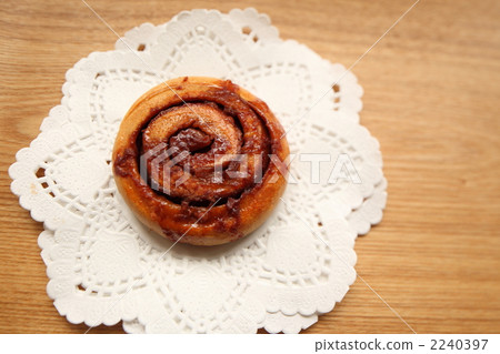 sweet bun, sweet roll, cinnamon roll 2240397