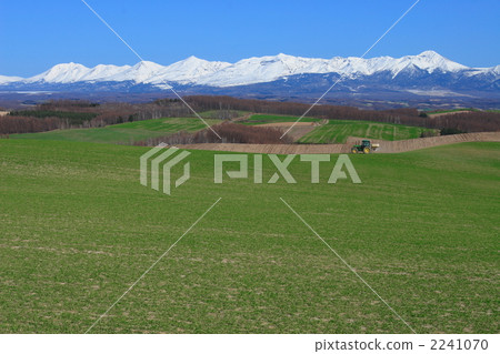 春天拖拉機和Tokachidake著名峰值02 2241070