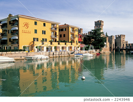 Town of Sirmione 2243946