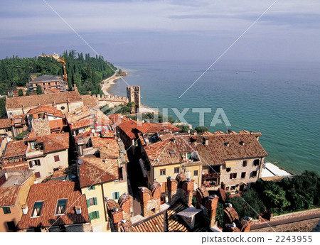 Town of Sirmione 2243955