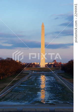 The Washington Monument to take a sunset from Lincoln Memorial 2244441