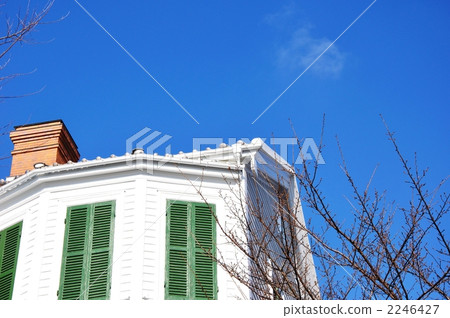 Chimney's Homintendraire and blue sky 2246427