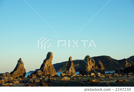 發光在日落的石堆岩石 2247230