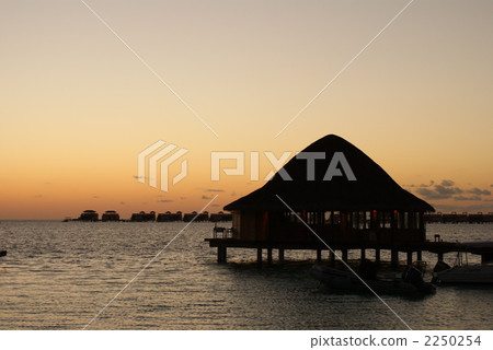 over-water cottage, cottage, cottages 2250254