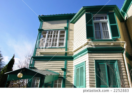 Colonial-style sacrifice house Colonial-style sacrifice house 2252883