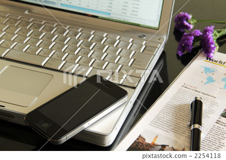 Smartphone and PC 02 Smartphone and PC 02 2254118