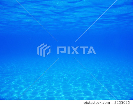 In the sea of Haterumajima where light reflects In the sea of Haterumajima where light reflects 2255025