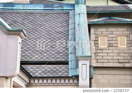 Scales roof of Western-style building 2256157