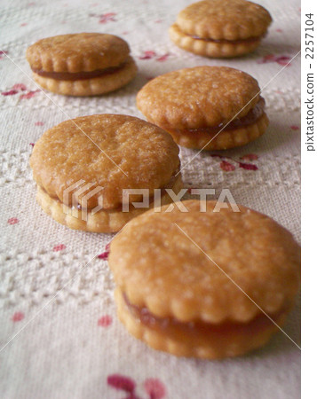 Cute jam sand cookie Cute jam sand cookie 2257104