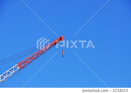 附近的橋樑建築起重機 附近的橋樑建築起重機 2258013