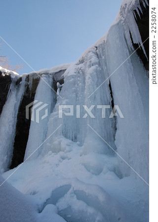 冰凍的瀑布 冰柱 冬天的含量 2258074