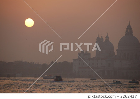 Sunset over the Venetian Salute church Sunset over the Venetian Salute church 2262427