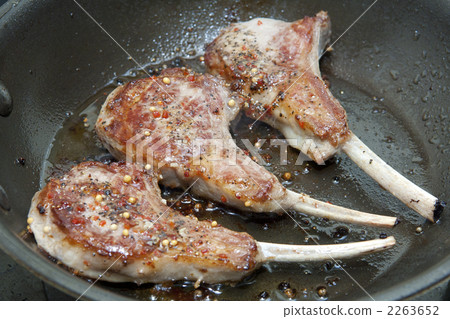 Lamb meat during cooking 2263652