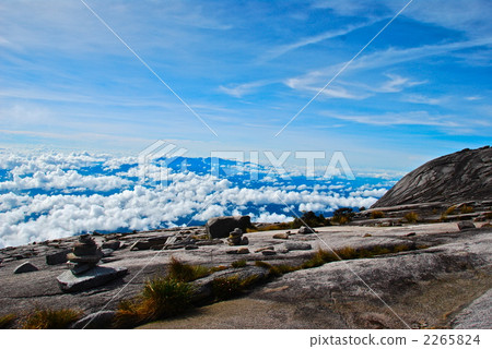The sea of clouds near the summit of Kinabalu (East Malaysia / Borneo Island) 2265824