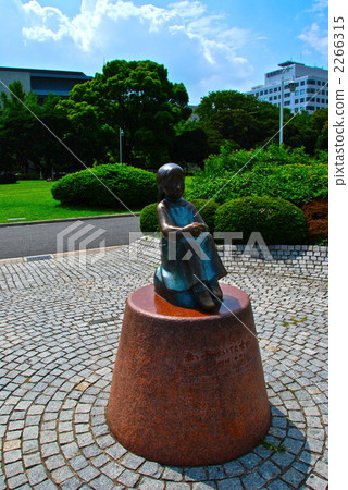 Statue of Yamashita Park's "Girls wearing red shoes" (Naka-ku, Yokohama-shi, Kanagawa) 2266315