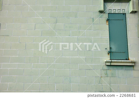 Green Stone Wall and Catchhead 2268681