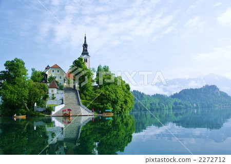 高山眼睛麵包湖,用手持船橫渡到布萊德島 高山眼睛麵包湖,用手持船橫渡到布萊德島 2272712