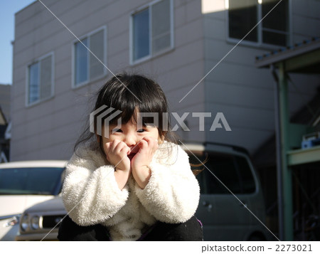 白衣服的女孩 白衣服的女孩 2273021