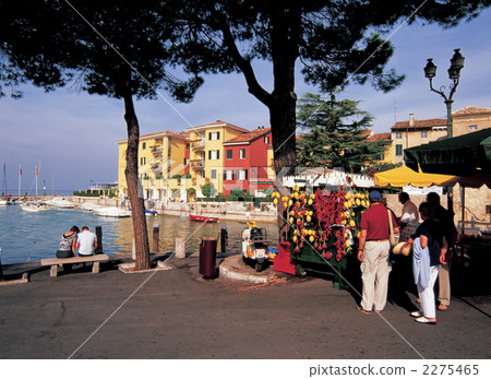 In the streets of Sirmione 2275465