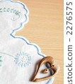 Embroidery lace and heart brooch 2276575
