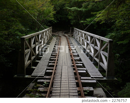 在山的鐵路橋 2276757