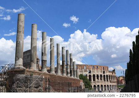 Colosseum and the blue sky 2276795