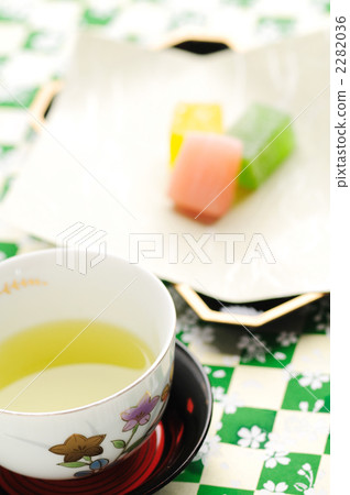 Let's make a little tea. 2282036