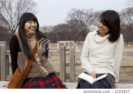 女子 2283827