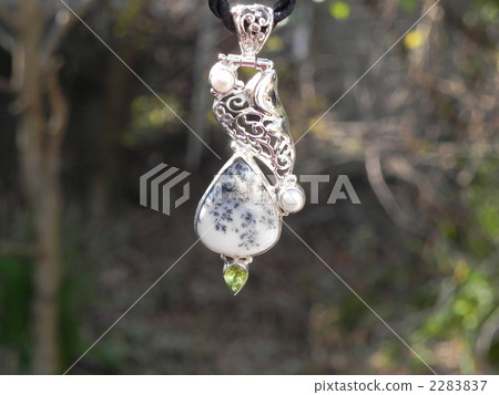 Dendritic agate (landscape agate) pendant 2283837