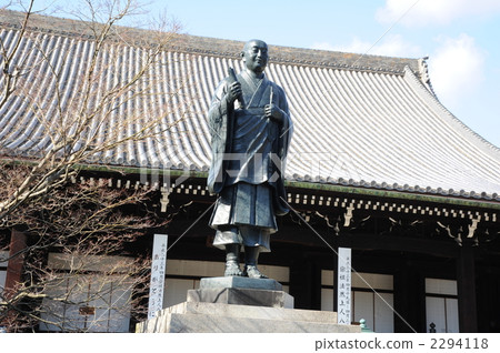  在Komyoji寺廟的佛教雕像在京都 2294118
