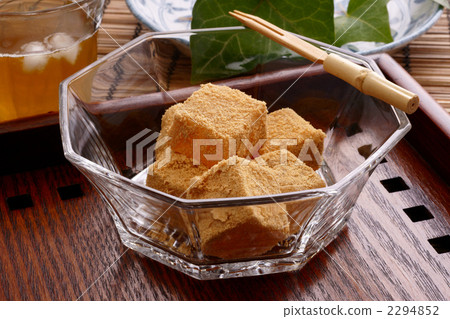 夏天涼爽的米秸稈米糕 夏天涼爽的米秸稈米糕 2294852