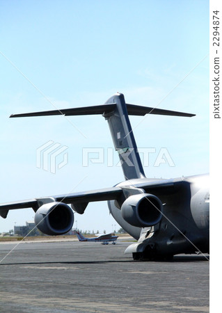 C-17尾翼和右發動機 2294874