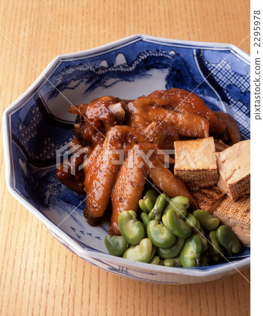 Boiled chicken wings 2295978