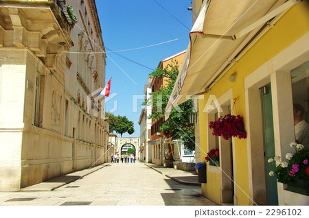 The center of the Dalmatian region, the gate of the sea of Zadar 2296102