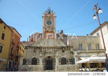 The center of Zadar, the old clock tower of Narodni square 2296360