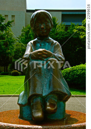 Statue of Yamashita Park's "Girls wearing red shoes" (Naka-ku, Yokohama-shi, Kanagawa) 2299616