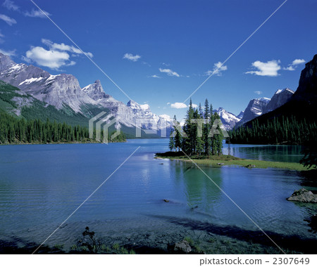 Canadian Rocky's Marine Lake Canadian Rocky's Marine Lake 2307649