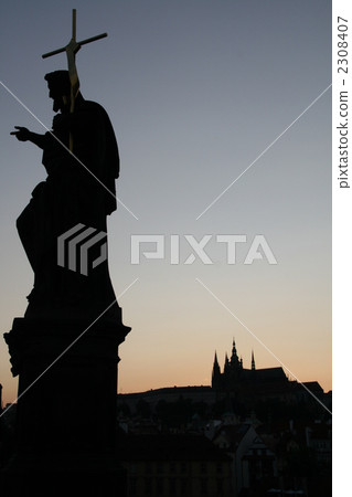布拉格城堡和聖徒雕像 2308407