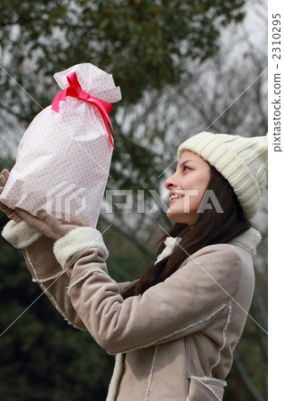 1 woman (Winter gifts gifts Valentine's Day White Day Christmas) 2310295