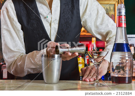 Bartender making cocktail 2312884