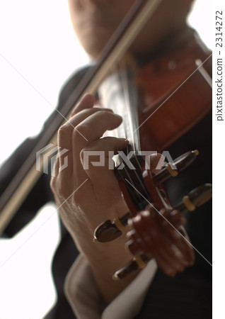 人們拉小提琴 人們拉小提琴 2314272