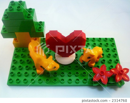 Parent and child of a Lion made with Lego Parent and child of a Lion made with Lego 2314768