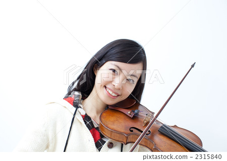 A woman playing the violin A woman playing the violin 2315840