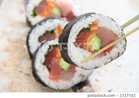vinegary rice rolled in dried laver, futomaki, thickly rolled 2317581
