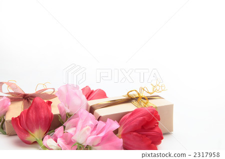 Flowers and gifts 2317958
