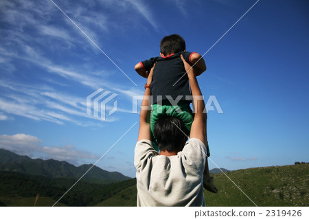 Father and child 2319426