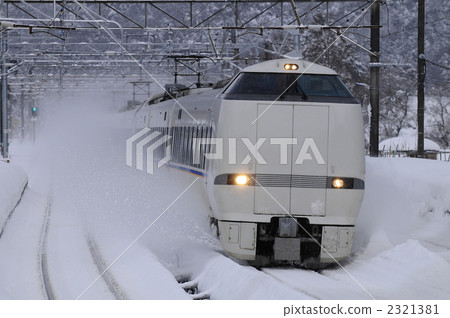 限量快車在雪地裡奔跑 2321381