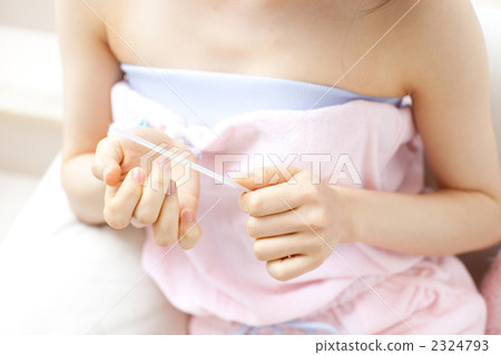 關心指甲的女性 2324793