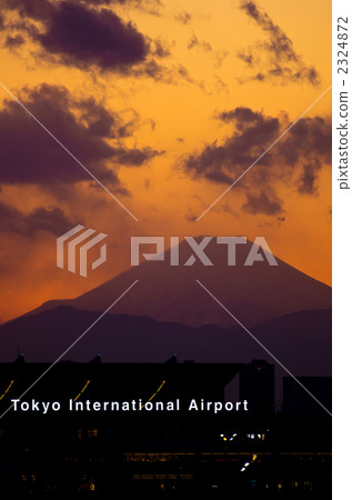 Haneda Airport International Passenger Terminal and Mt. Fuji 2324872